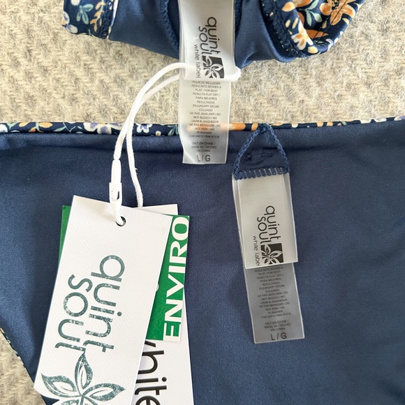 Quinte Soul Juno Beach Ruffled 2 Piece Reversible Floral Bikini Size Large - Picture 9 of 10